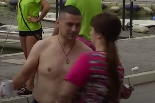 PRIZOR KAKAV NISTE VIDELI: Miljana i Bebica uživaju u moru, fotka je URNEBESNA! (FOTO)