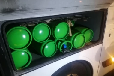 NESVAKIDAŠNJI "ULOV" CARINIKA! Putnici SEDELI na 600 kg GASA!