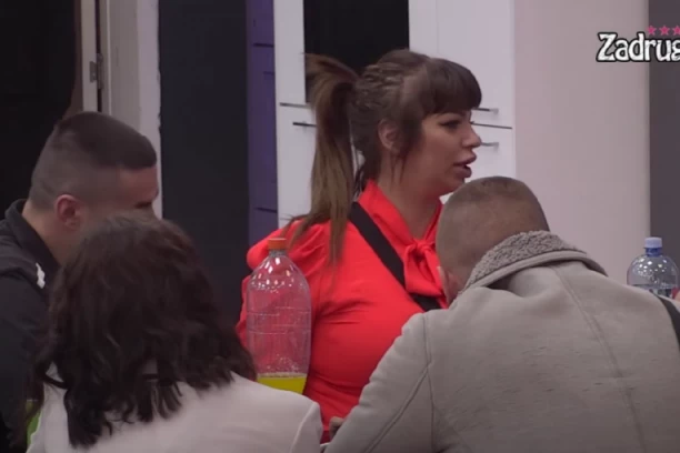 SA 13 GODINA SI GURALA PRSTE U USTA! Miljana i Milica se žestoko isprozivale, pa Kulićeva zgadila sve postupkom!