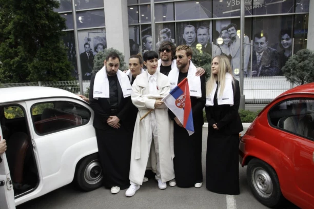 Konstrakta PRIZNALA da bez SVEKRVINOG PRSTENJA ne ide nigde: Oni su mi RITUAL! Umetnica poručila svetu: Dovodim Evroviziju u GLIBOVAC!