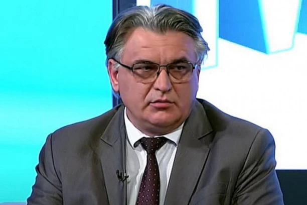 SKLAPA SE OBRUČ OKO PRLJAVOG NAČELNIKA: Pušić u penziju, pa u zatvor!