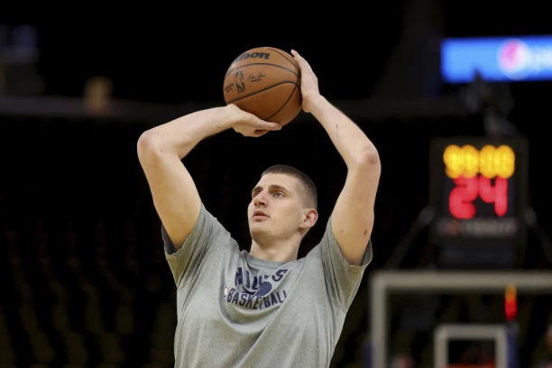 NIKOLA SE SMEJE, AMERI BESNI: Nazovite nagradu PO NJEMU onda!