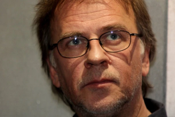 TEŽAK ŽIVOT ŽARKA LAUŠEVIĆA: Kobna noć ostavila je na njega VEČNI PEČAT, a zbog ćerke se vratio u Srbiju!