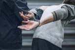 ŽESTOKA AKCIJA POLICIJE U ZEMUNU: Nakon potere za osumnjičenima iz Crne Gore, pretres otkrio 30 kilograma droge