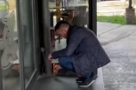TUGA ispred lokala gde je likvidiran LUKA ŽIŽIĆ (37)! Prijatelji pale sveće, komšije sve najbolje pričaju o UBIJENOM! (VIDEO/FOTO)