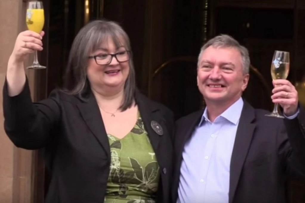 OVA ŽENA JE DOBITNICA LOTOA, ALI ZAPREPASTIĆE VAS ŠTA JE URADILA S NOVCEM! Pola sveta zadivila, a pola šokirala!