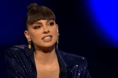 Sara Jo ZAPALILA INTERNET: Stajling koji ne ostavlja mnogo mesta za maštu (FOTO)