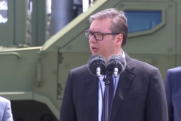 SAMO JAKA VOJSKA JE GARANT MIRA: Vučić poslao SNAŽNU poruku (VIDEO)