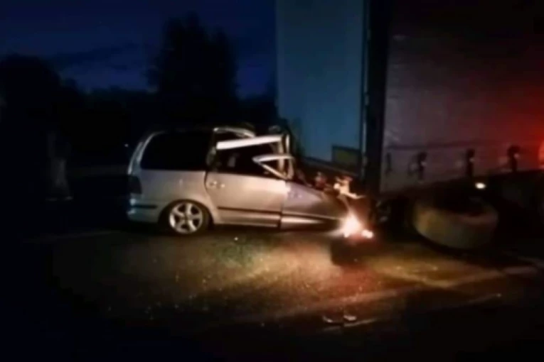 STRAVIČNI DETALJI HORORA NA HORGOŠU: Telo Kragujevčanke ostalo zaglavljeno u olupini automobila, MORALI DA REAGUJU VATROGASCI!