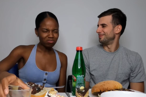 Evo šta se desi kad AMERIKANKA popije čašu SRPSKE RAKIJE! Milioni su gledali, reakcija je NEPROCENJIVA! (VIDEO)