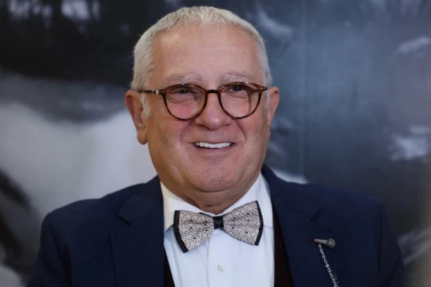 PRIZOR KOJI JE RAZNEŽIO SVE! Željko Samardžić se igra sa unukom Anđelijom, njegova ćerka Minja zabeležila DIRLJIV trenutak! (GALERIJA)