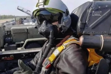 SMRT KOJA JE ZADIVILA I NEPRIJATELJA!  Dva ruska pilota POGINULA da bi spasla svoje saborce! Ukrajinci im odali NAJVEĆE POŠTOVANJE, PREKRILI IH RUSKIM ZASTAVAMA i ispratili kući! (VIDEO/FOTO)