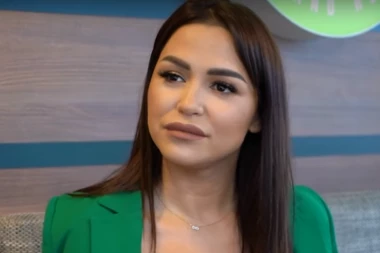 STIŽE ESTRADNA BOMBA: Aleksandra Mladenović nakon HAOSA na nastupu u Mrkonjić Gradu, otkrila sa kojom koleginicom snima duet! (VIDEO)