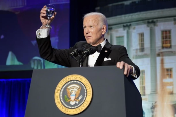 SVE ZBOG "AFERE KORVETA": Bajdenov rejting se potpuno srozao, građane SAD samo zanima šta je sa poverljivim dokumentima!