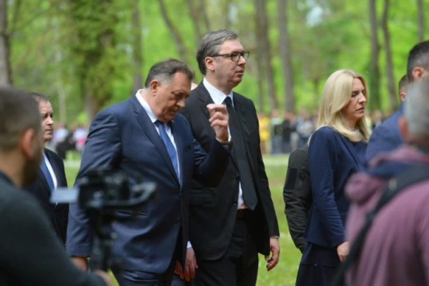 VUČIĆ NA OBELEŽAVANJU DANA SEĆANJA: Predsednik u Donjoj Gradini, Srbija ne zaboravlja žrtve NDH! (VIDEO)