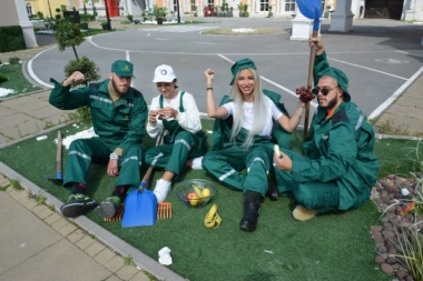 RADNA AKCIJA NA IMANJU: Takmičari u odelima i šlemovima sređivali dvorište, ZADRUGARI KAO LOPATARI! (FOTO)