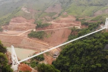 DA LI BISTE SE USUDILI DA PREĐETE MOST BELOG ZMAJA? Tek je otvoren i jedinstven je u svetu, a evo po čemu! (FOTO)