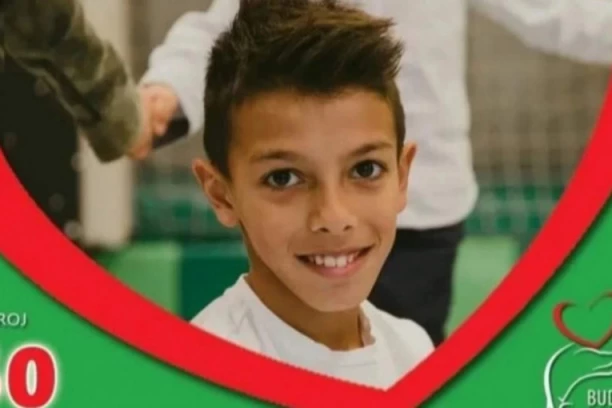 NOVOSAĐANI KOJI SU TRČALI OD SVOG GRADA DO KOSOVSKE MITROVICE, NA KRAJU STIGLI U GRAČANICU! Srbija ponosna na Zorana i Marka zbog podviga za malog Viktora! (FOTO/VIDEO)