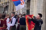 NAPAD NA SRBE U CENTRU EVROPE: Albanci rasterali srpsku decu sa trga u Briselu - širili zastave, pokazivali simbole velike Albanije (VIDEO)