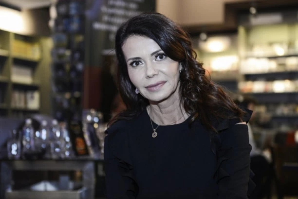 JELENA BAČIĆ ALIMPIĆ ZAVRŠILA U HITNOJ, pozlilo joj nakon vesti o SMRTI MAJKE!