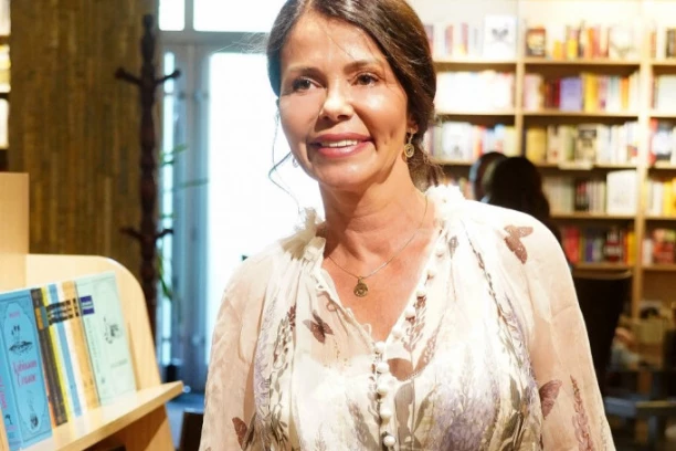 ULTRAZVUK DOJKE JE SVE OTKRIO: Poznato zdravstveno STANJE spisateljice Jelene Bačić Alimpić, oglasila se na Instagramu i PRIZNALA SVE! (FOTO)