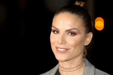 NINA SENIČAR PODIGLA PRAŠINU STAVOVIMA O RODITELJSTVU! Žestoko oplela po OČEVIMA: "Dok se žena porađa, on je u kafani MRTAV PIJAN!"