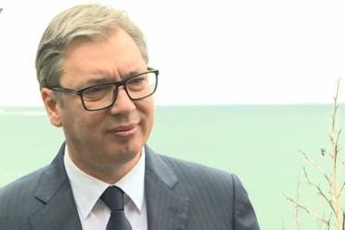 PREDSEDNIK VUČIĆ ODRŽAO OBEĆANJE: Velikim naporima uspeo da obori cene nafte