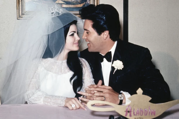 OBJAVLJENI ŠOKANTNI DETALJI: ČUVENI PEVAČ ODBIJAO ODNOSE SA ŽENOM! Bio je zavodnik svetskog glasa, a šta se krilo iza toga?