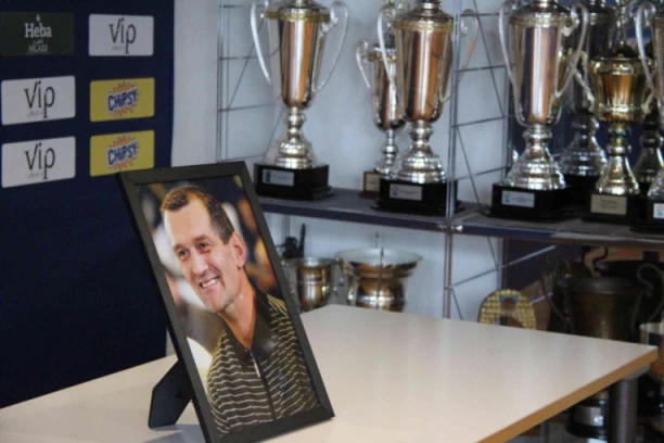 POSLEDNJI POZDRAV: Uz suze i jecaje sahranjen Zoran Sretenović!