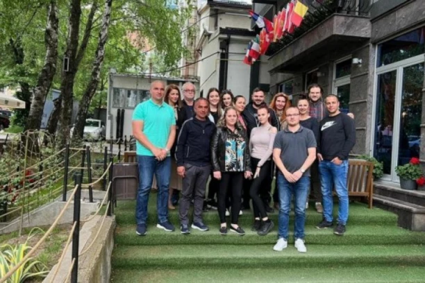 ZA ĐORĐEV PRVI KORAK! Humanitarna akcija za dečaka, LICITIRAJTE za rukometni dres Srbije sa potpisima najslavnijih reprezentativaca!