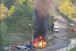 POŽAR NA PARKINGU NA DORĆOLU! Vatra progutala automobil! (FOTO, VIDEO)