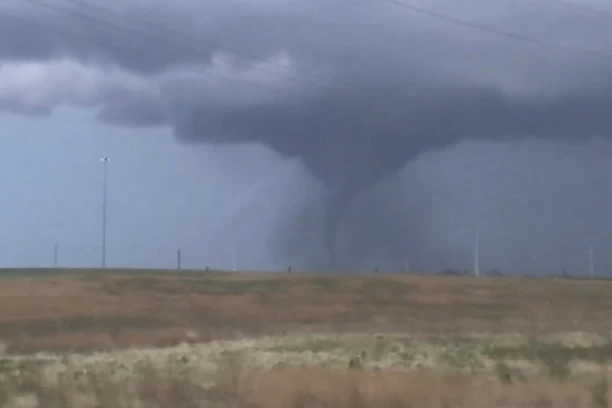 IZDATO UPOZORENJE ZA TORNADO U FLORIDI! Ugroženo 12 miliona ljudi - ima MRTVIH