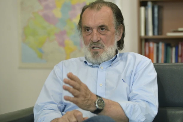 "U SERIJI JE IZGOVORENA VELIKA NEISTINA": Vuk Drašković žestoko opleo po "Sablji"!