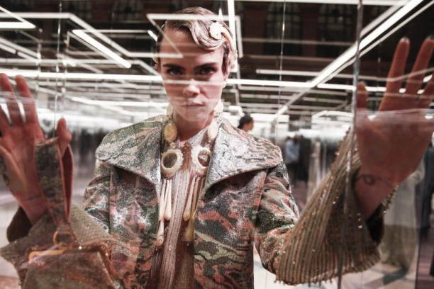 SUPERMODEL u katastrofalnom stanju! Porodica zabrinuta za njeno zdravlje! (FOTO + VIDEO)