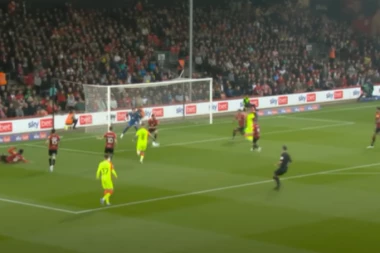 DRAMA U ENGLESKOJ: Otac mu doživeo INFARKT na tribinama, on nastavio da igra UPRKOS svemu, a evo kako se sve završilo!