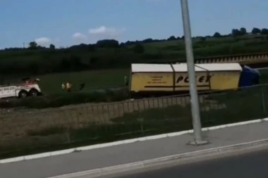 NESREĆA KOD IKEE: Šleper sleteo s puta na petlji Bubanj Potok!