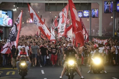 EKSKLUZIVNO: Beograd će GORETI, navijači Olimpijakosa stigli i posetili OVO MESTO (FOTO)