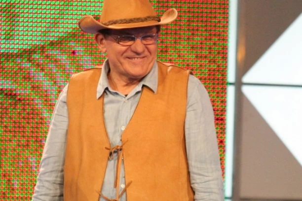 Miloš Bojanić SAGRADIO VILU U CRNOJ GORI, ima PRIVATNU PLAŽU: Finalni radovi u toku, a evo šta još pevač planira!