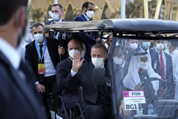 PADA EVROPSKI MOĆNIK? Čoveku koji godinama vedri i oblači jednom od najmoćnijih zemalja Starog kontinenta odbrojani dani, istraživanja neumoljiva!