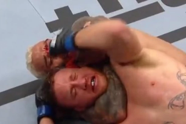 SPEKTAKLULARNO UFC 274 VEČE: Oliveira dva puta bio u nokdaunu, pa UDAVIO rivala! (VIDEO)