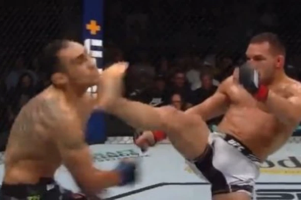 ZASTRAŠUJUĆE: NAJBRUTALNIJI nokaut ikada!(VIDEO)