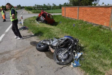 OTKRIVENO KO JE DRUGI MOTOCIKLISTA: Nenad vozio ispred druga, pa se zakucao u kola sa majkom i sinom