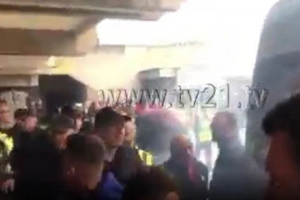 DIVLJAŠTVO ALBANSKIH NAVIJAČA! U njihovom NALETU besa bilo POVREĐENIH! (VIDEO)