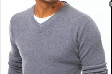 Evo čemu služi V-izrez na majici ili džemperu! Nije ukras, ima OZBILJNU FUNKCIJU!