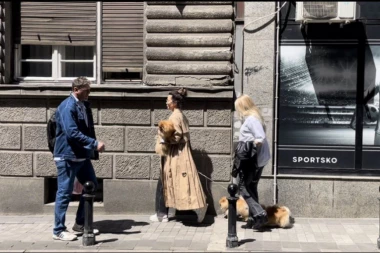 PRVI SNIMCI NIKOLINE PIŠEK NAKON SMRTI SUPRUGA: Voditeljka stigla u zgradu u kojoj je živela sa Vidojem, evo sa kim provodi vreme! (VIDEO)