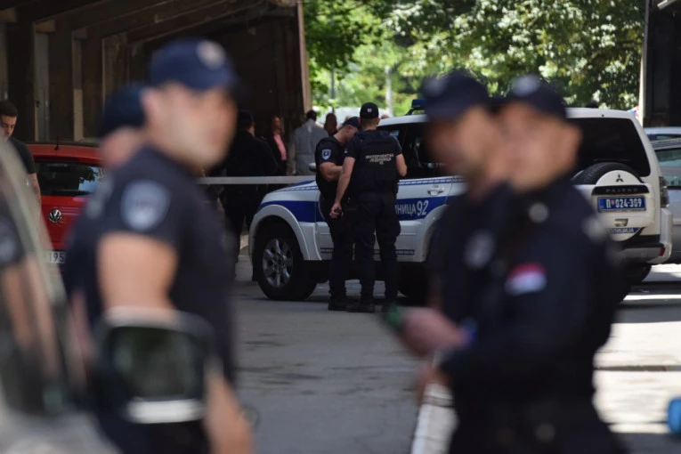 PUCNJAVA U TERETANI U RAKOVICI! Povređen trener, napadač pobegao!