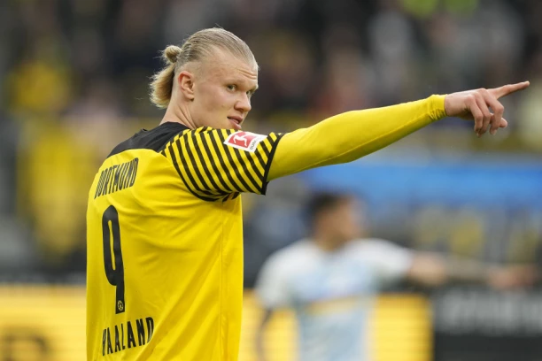 LEPO JE BITI ZAPOSLEN U BORUSIJI: Haland pukao 750.000 EVRA na poklone! Slično su radili Zlatan, Kristijano, Kun...