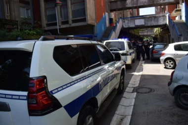 POKUŠAJ UBISTVA U SREMSKOJ MITROVICI: Izbola dečka u stomak i leđa