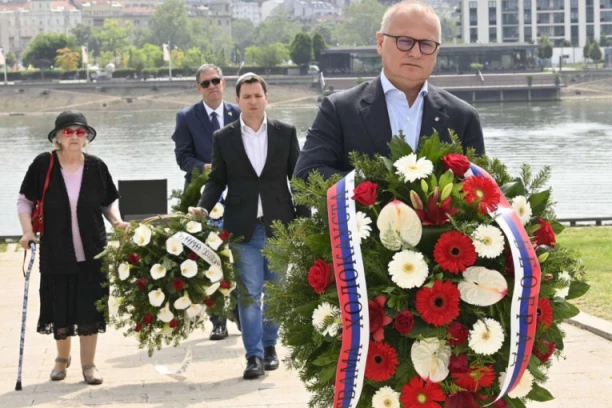 POLOŽENI VENCI POVODOM DANA SEĆANJA NA ŽRTVE HOLOKAUSTA:  Ovaj dan je podsećanje budućim generacijama šta se sve dešavalo (FOTO)