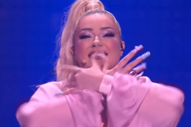 SCANDAL AT THE EUROVISION SONG CONTEST IN TURIN: Albanian representative displays a double-headed eagle (VIDEO)